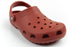 Sandalele Crocs Classic maro pentru bărbați și femei sunt confortabile și ușoare.