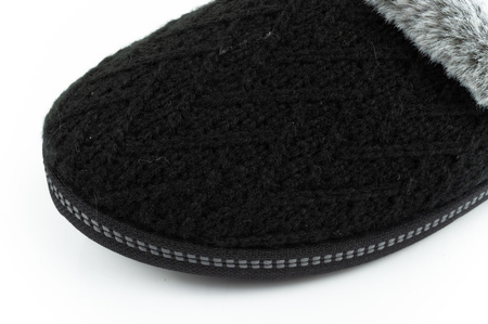 Papuci de damă Skechers [167225/BLK] izolați, negri.