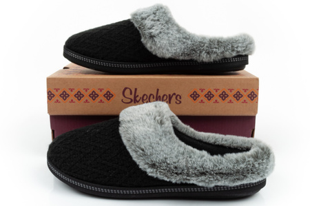 Papuci de damă Skechers [167225/BLK] izolați, negri.