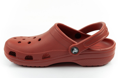 Sandalele Crocs Classic maro pentru bărbați și femei sunt confortabile și ușoare.