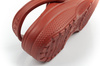 Sandalele Crocs Classic maro pentru bărbați și femei sunt confortabile și ușoare.