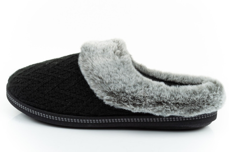 Papuci de damă Skechers [167225/BLK] izolați, negri.