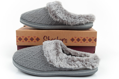 Papuci de damă Skechers [167225/GRY] izolați, gri.