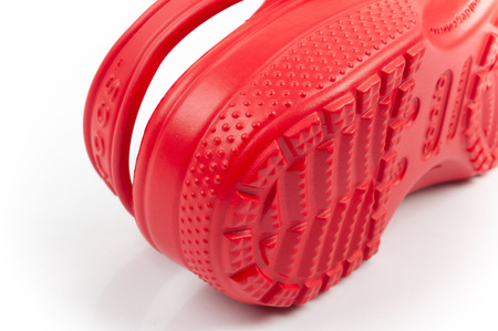 Sandale Crocs Classic pentru copii, culoare roșie, confortabile și ușoare