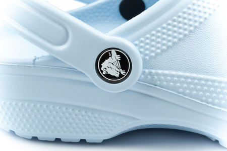 Sandale Crocs Classic albastre pentru bărbați și femei. Confortabile și ușoare