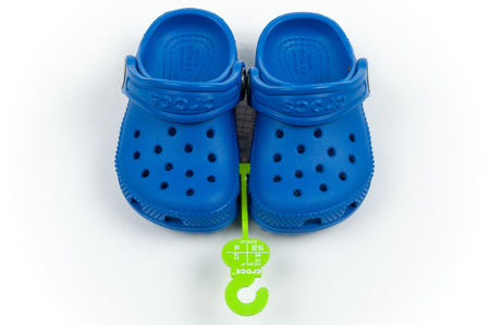 Sandalele Crocs Clog t Blue pentru copii sunt confortabile și ușoare.