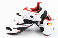 alb || albastru marin || roșu