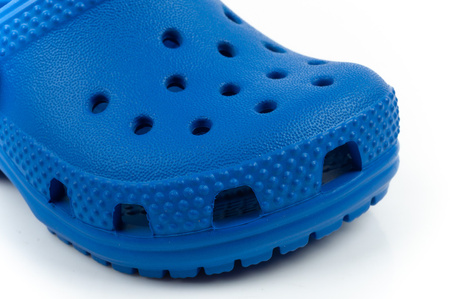 Sandalele Crocs Clog t Blue pentru copii sunt confortabile și ușoare.