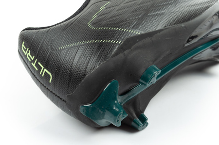 Ghete de fotbal Puma Ultra 6 Play FG/AG pentru teren solid, negre