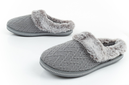 Papuci de damă Skechers [167225/GRY] izolați, gri.
