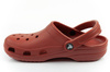 Sandalele Crocs Classic maro pentru bărbați și femei sunt confortabile și ușoare.
