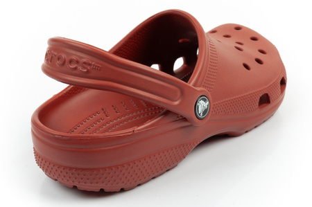 Sandalele Crocs Classic maro pentru bărbați și femei sunt confortabile și ușoare.