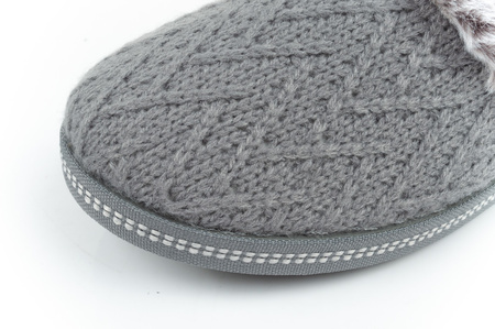 Papuci de damă Skechers [167225/GRY] izolați, gri.