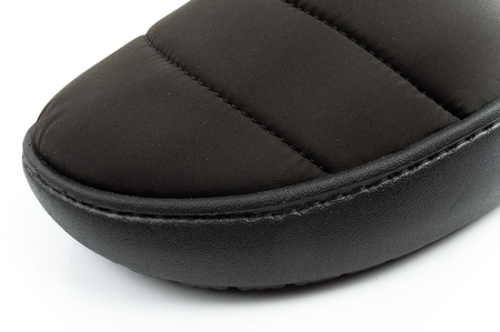 Papuci Crocs Classic Puff Moc pentru bărbați, negri, cu izolație